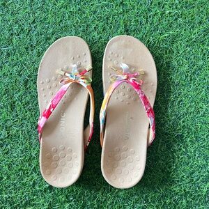 Vionic Rest Bella II White Floral Sandal Flipflops Size 8.5